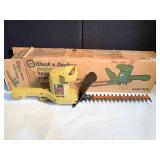 BLACK AND DECKER HEDGE TRIMMER, ELECTRIC 13"