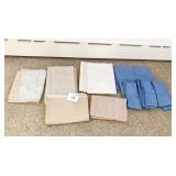 ASSORTED TABLE LINENS, CLOTH NAPKINS, PLACEMATS