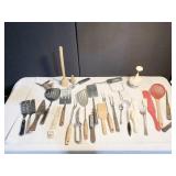 KITCHEN TOOLS, FLIPPERS, SERVERS, FRIGIDAIRE ICE