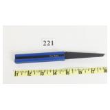 PIERRE CARDIN BLUE PLASTIC HANDLE SINGLE BLADE