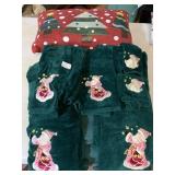 HOLIDAY PILLOW AND GUEST TOWELS