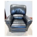 LAZYBOY BLACK LIKE NEW LEATHER RECLINER 41" H X