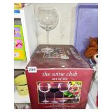 6 WINE GLASSES IN BOX