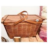 HICKORY VINTAGE PICNIC BASKET W/ SLIDE LID