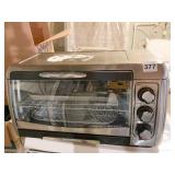 HAMILTON BEACH TOASTER OVEN LOOKS NEW