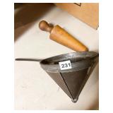 VINTAGE WH & CO STRAINER & WOOD REAMER