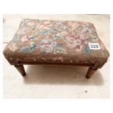 SM. STOOL TAPESTRY UPHL.