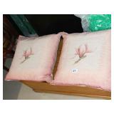 GOBLYS FRANCE PAIR OF PILLOWS W/ ROSES