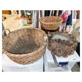 LARGE BASKET NICELY WOVEN, HANDLED TRAY, PINECONE