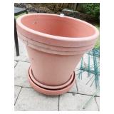 PLASTIC PLANTERS W/ LIINERS