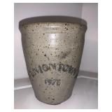 1976 GRAY CROCK UNIONTOWN 5.75" H