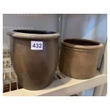 GRAY CROCKS ONE CRACKED