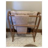 QUILT RACK W/ RUG