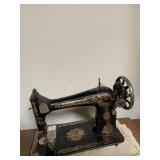 SINGER SEWING MACHINE