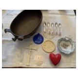 WOOD PIG BOWL IS CRACKED BUT SO CUTE, SOUVENIR