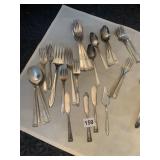 PLATED FLATWARE AND LIFTER