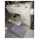 BERNINA 1000 SPECIAL SEWING MACHINE