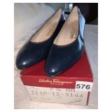 FERRAGAMO NEW W/ BOX 9.5 AA BLUE LOW HEAL