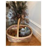 GLASS CANDLE COVER, DRIED FLOWERS IN ETCHED VASE,