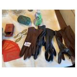 LADIES GLOVES, KNEELING FIGURE, HONG KONG GROUP