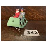 METAL SLEIGH WITH COUPLE