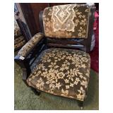 UPHOLSTERED VELOUR ONE ARMED SITTING CHAIR,