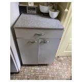 24X24X36 FREE FLOATING KITCHEN CABINET WITH 1