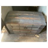 DOME TOP STEAMER TRUNK NO INTERIOR