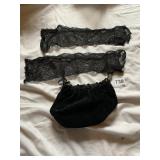 LACE FINGERLESS GLOVES