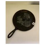 ERIE 738 CAST IRON SKILLET