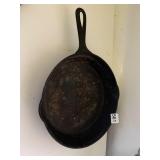 ERIE B 8 CAST IRON SKILLET