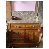 METAL SWING 13" H X 5.5" W/ DREAM PET BEAR