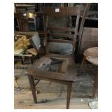 SQUARE CHAIR WITH ROUNDED BACK