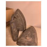 #5 ACW IRON & BOX WITH BROKEN HANDLE