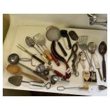 KITCHEN GADGETS INCLUDING MEASURING SPOONS,