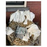 GROUP OF WOMENS VINTAGE CLOTHES