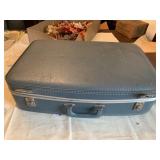 VINTAGE SUITCASE AND DOLL HIGHCHAIR