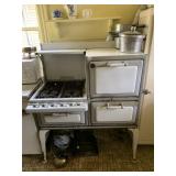 ANTIQUE GAS STOVE WITH 4 BURNERS AND 3 OVEN