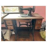 SINGER SEWING MACHINE # 27, VIBRATING SHUTTLE NO