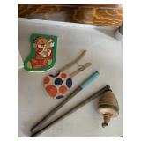 WOOD GIRAFFE, SM. HOLY BIBLES, PAT PEND. TOP,