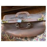 LEATHER DR. BAG GOOD COND BRASS HARDWARE