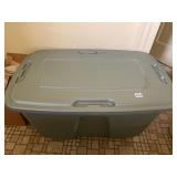 32 GALLON TOTE WITH LID