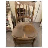 LIFT TOP ANTIQUE WOOD POTTY CHAIR