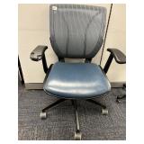 OFFICE ARMCHAIR DAMAGE ON RIGHT ARM, SUPPORT ON