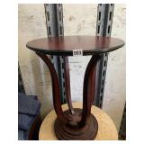 CHERRY FINISH ROUND LAMP TABLE BOMBAY COMPANY
