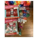 MITTENS, LITION, SOCKS, HAIR BANDS IN ORNAMENT