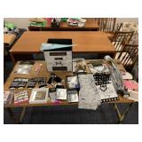 LARGE GROUP OF NEW GRADUATIONS PARTY SUPPLIES AND