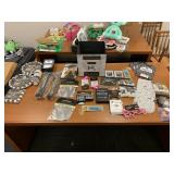 LARGE GROUP OF NEW GRADUATIONS PARTY SUPPLIES AND