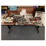 LARGE GROUP OF NEW GRADUATIONS PARTY SUPPLIES AND