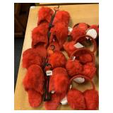 4 SLIPPER, 4 EARMUFFS RED